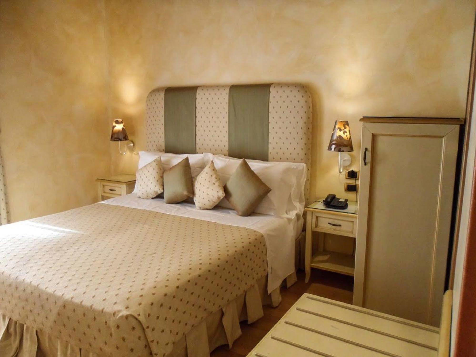 Condotti Rooms ローマ エクステリア 写真