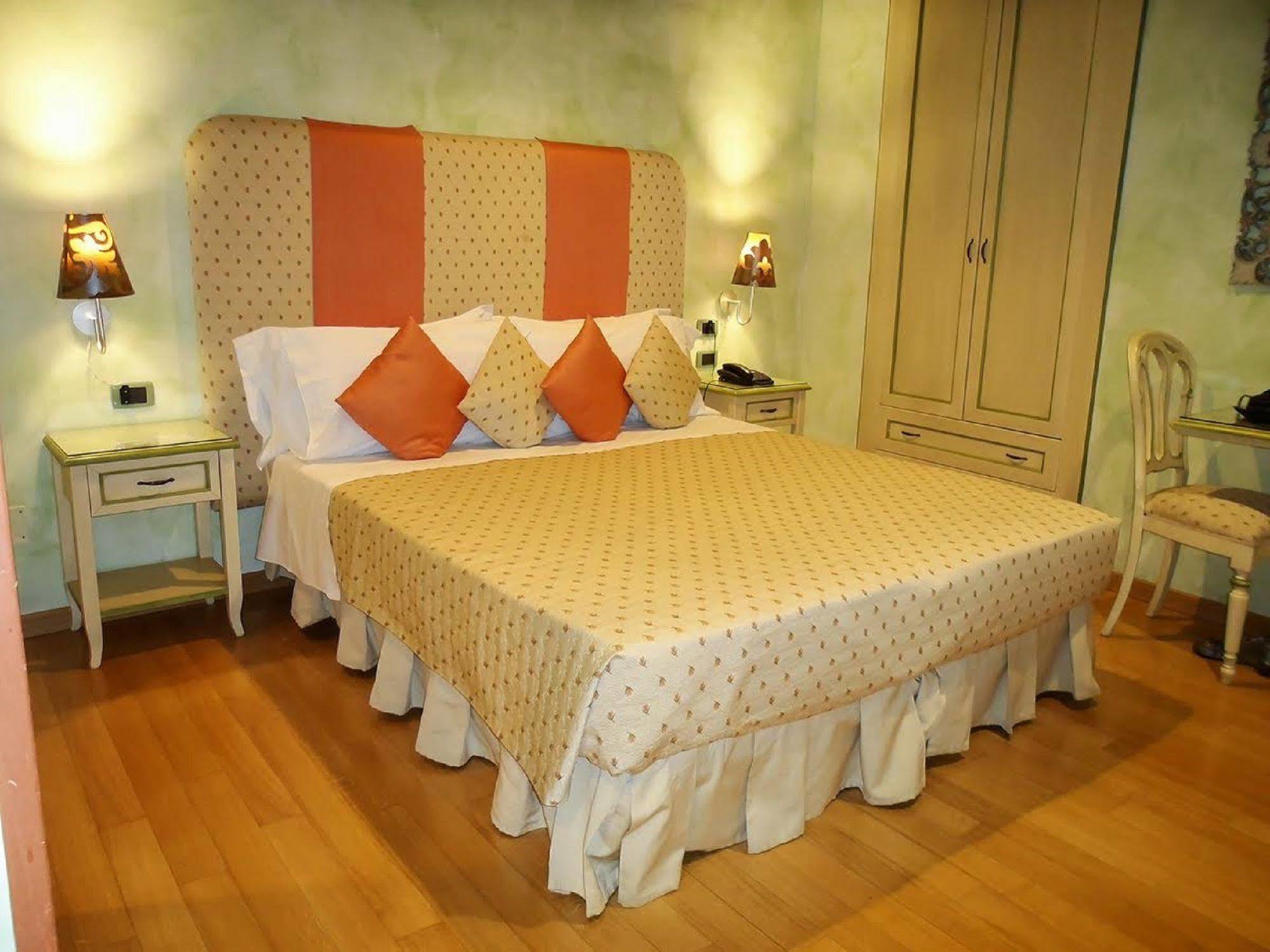 Condotti Rooms ローマ エクステリア 写真