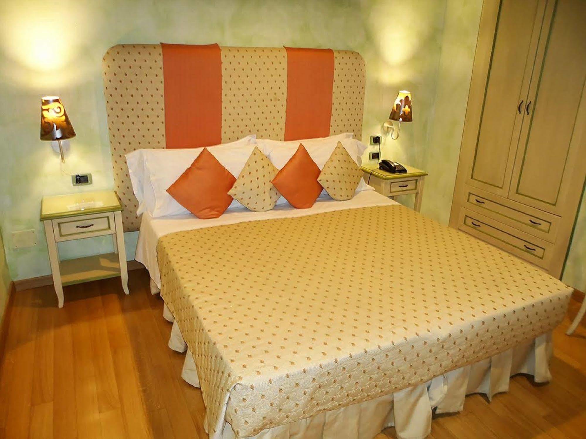 Condotti Rooms ローマ エクステリア 写真